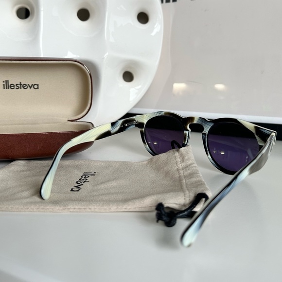 Illesteva Leonard Sunglasses in Horn/Aqua Green - Picture 3 of 8